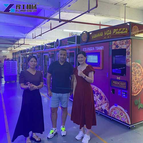 YG automatic pizza vending machine customer